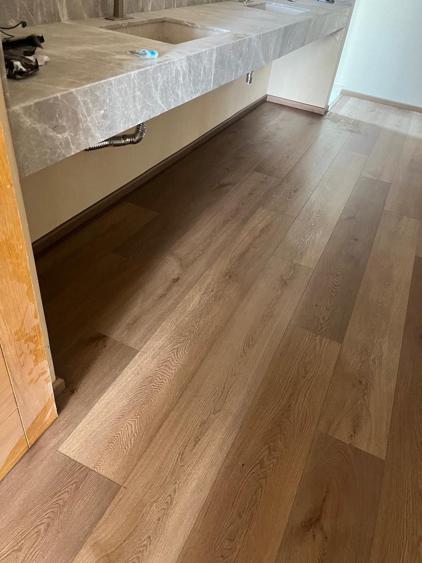 Piso SPC BODEN Smokey Brown instalado